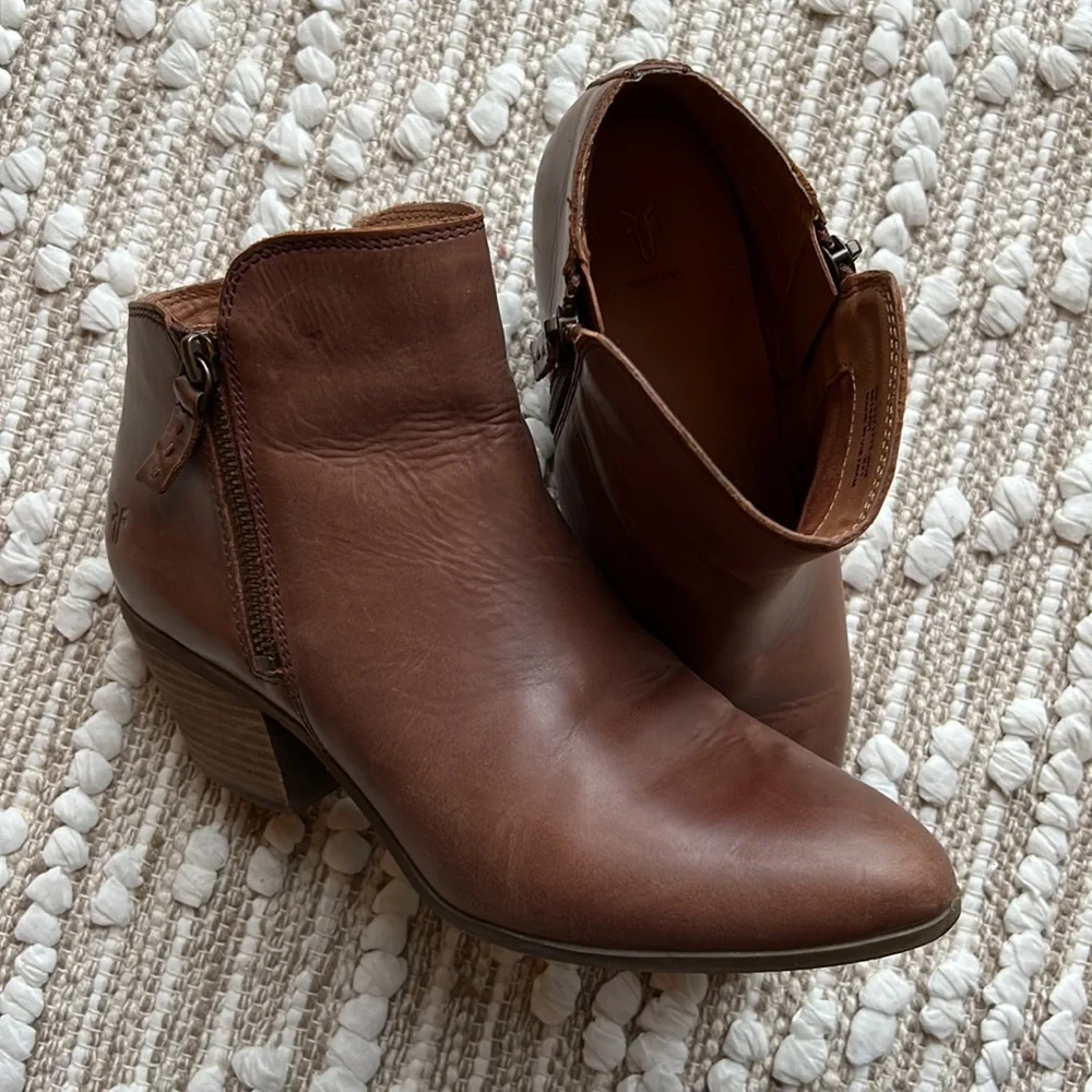 Frye boots. 👢 - Picture 9 of 12